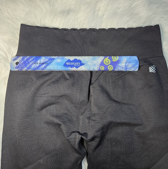 NWOT Jed North scalloped high waist leggings size large. - Picture 7 of 7